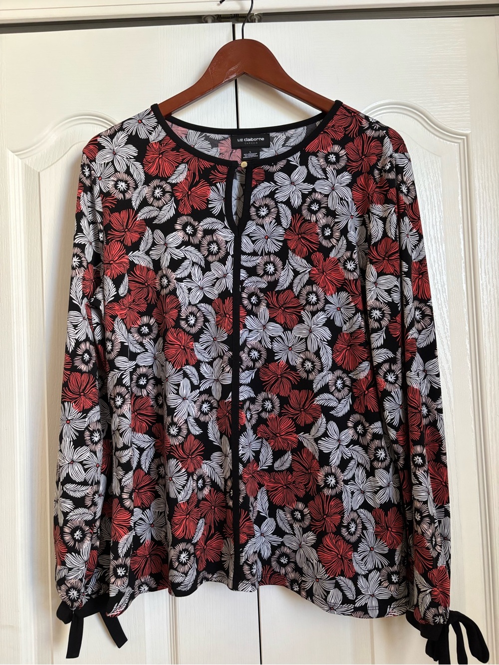 Liz Claiborne Black Red and White Floral Long-Sleeve Blouse